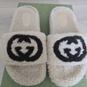Gucci Logo Fuzzy Eileen Slides